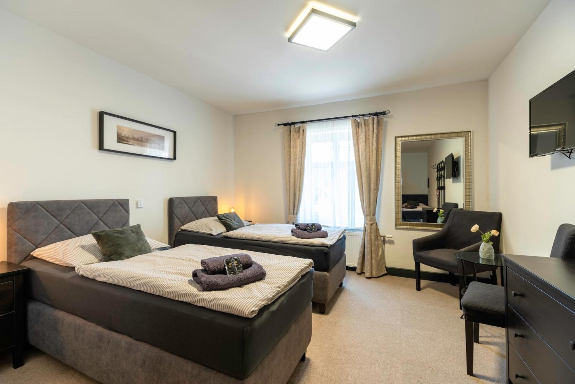 Restaurace Hotel Praha Nizbor Екстериор снимка