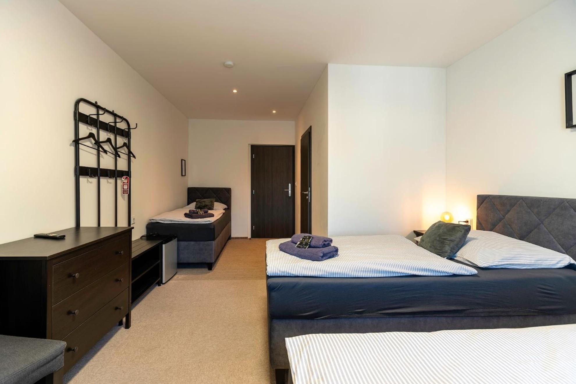 Restaurace Hotel Praha Nizbor Екстериор снимка