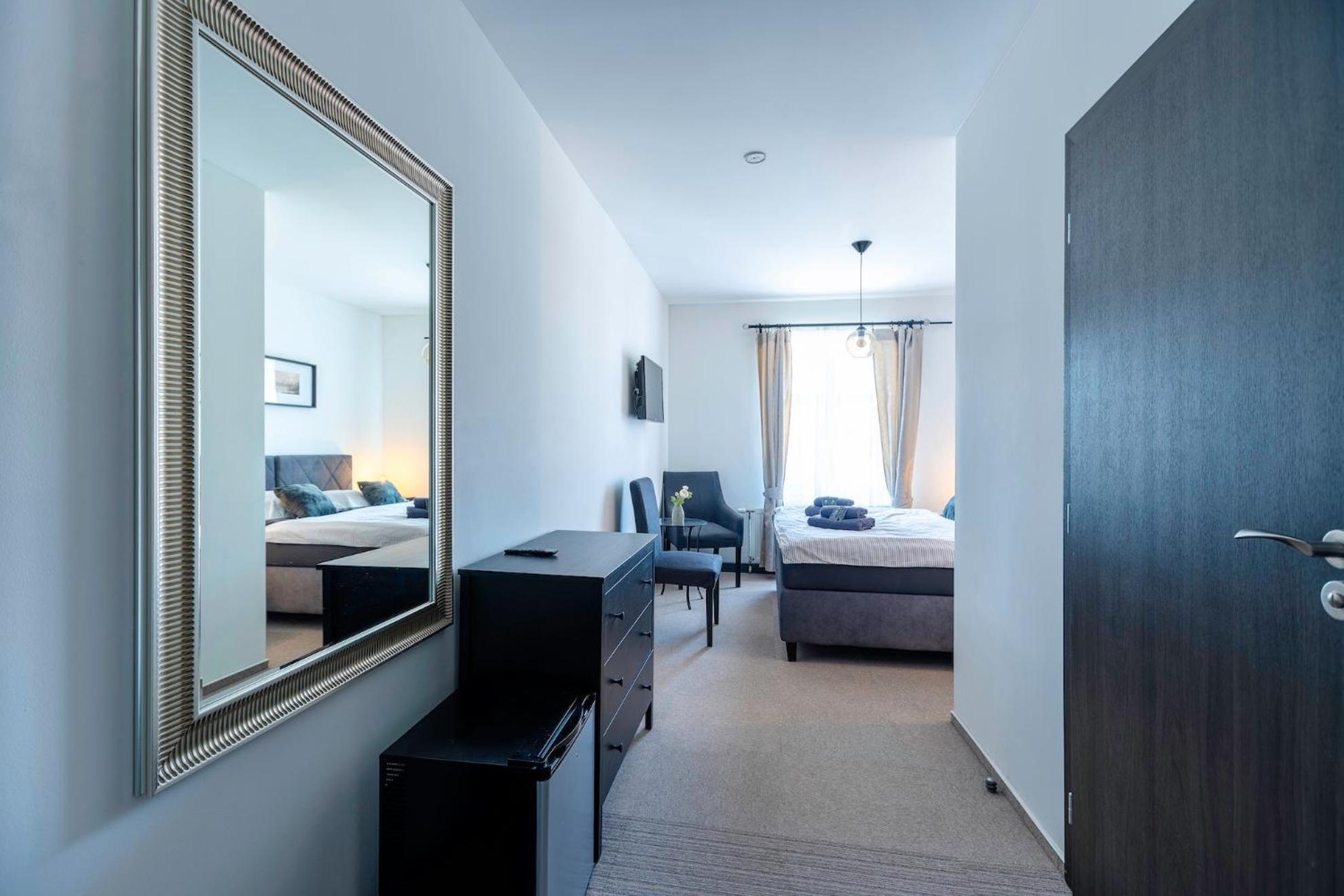 Restaurace Hotel Praha Nizbor Екстериор снимка