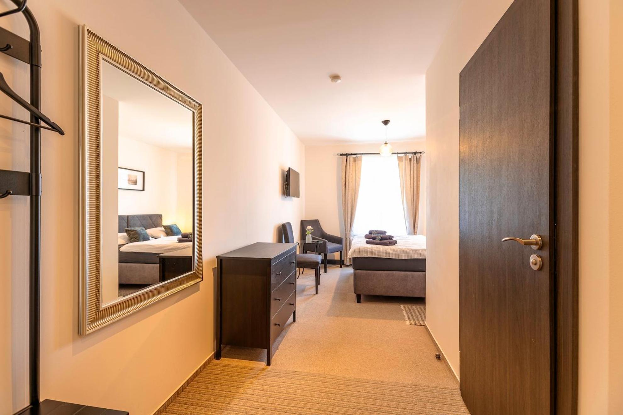 Restaurace Hotel Praha Nizbor Екстериор снимка
