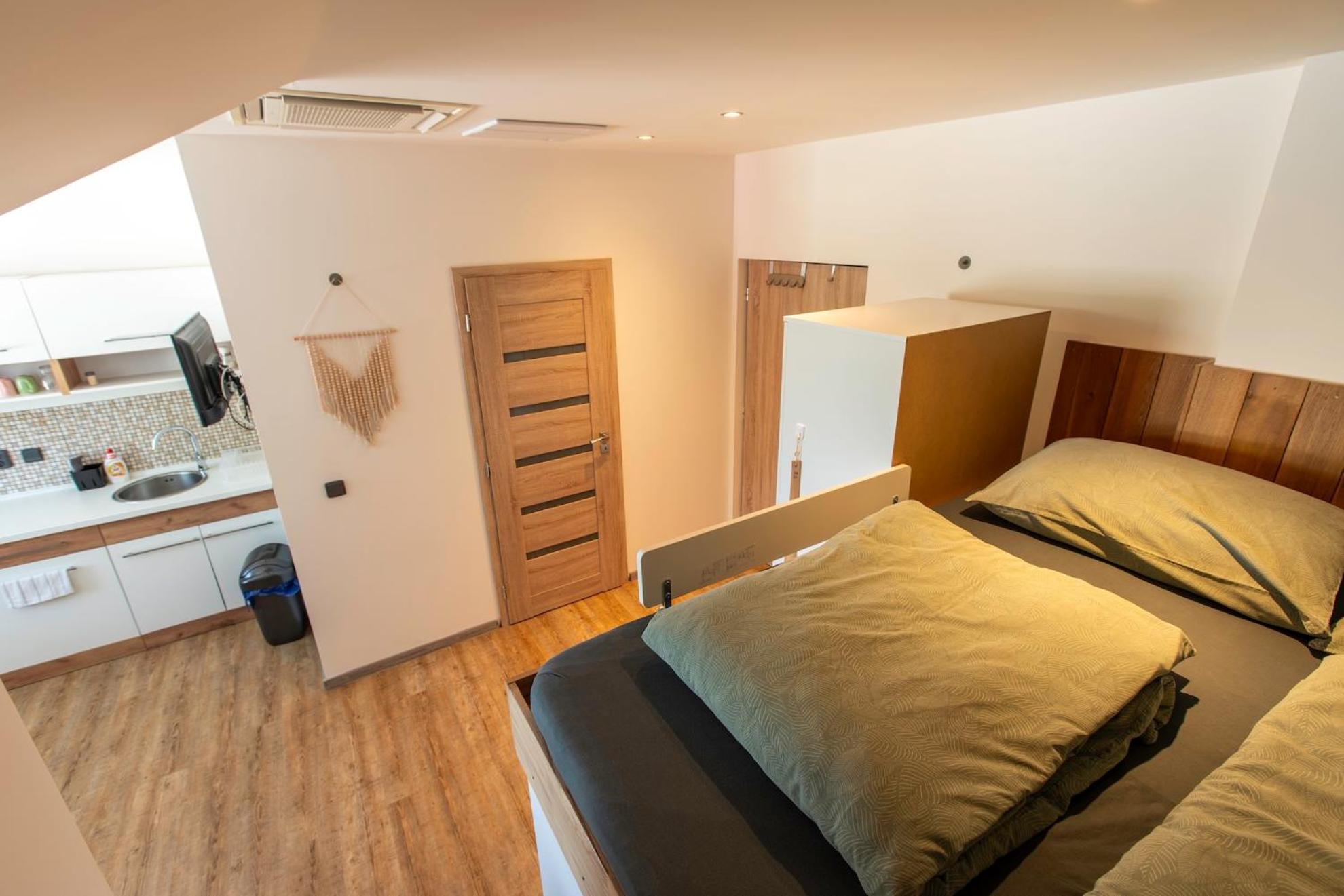 Restaurace Hotel Praha Nizbor Екстериор снимка