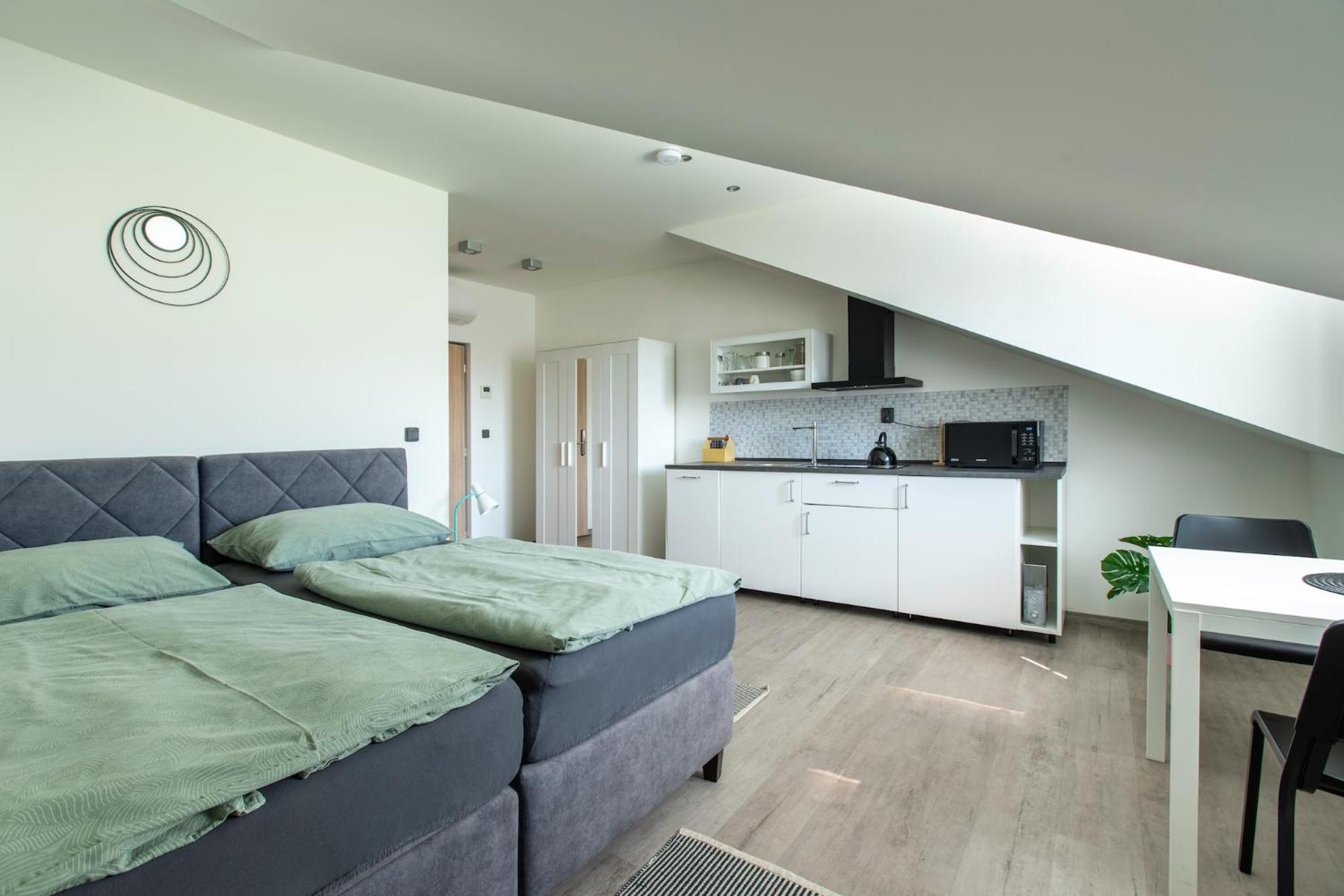 Restaurace Hotel Praha Nizbor Екстериор снимка