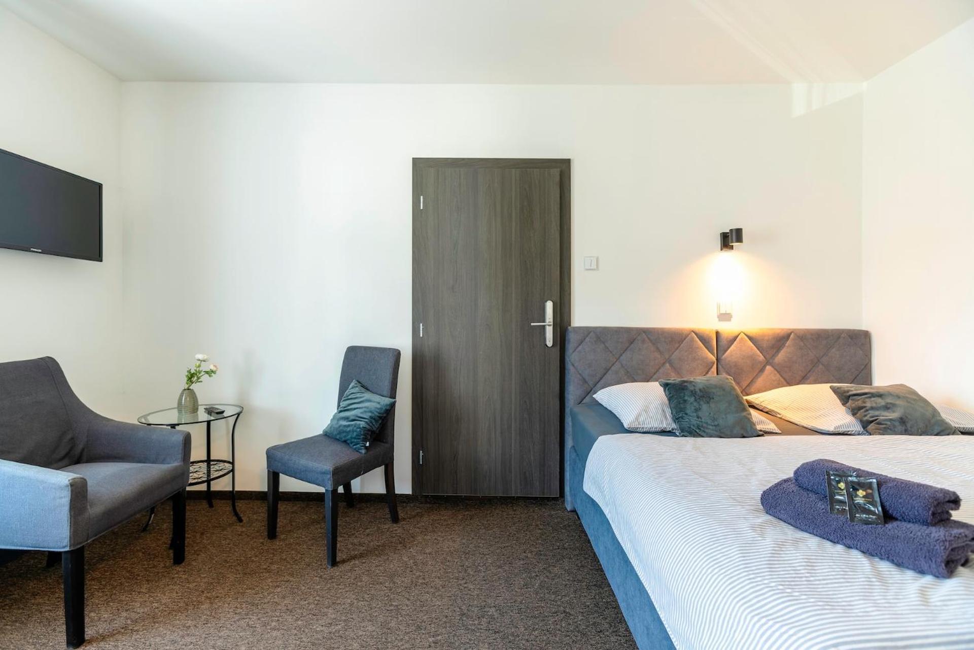 Restaurace Hotel Praha Nizbor Екстериор снимка