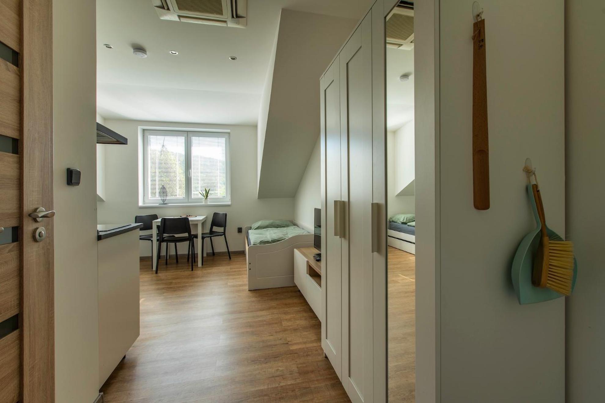 Restaurace Hotel Praha Nizbor Екстериор снимка