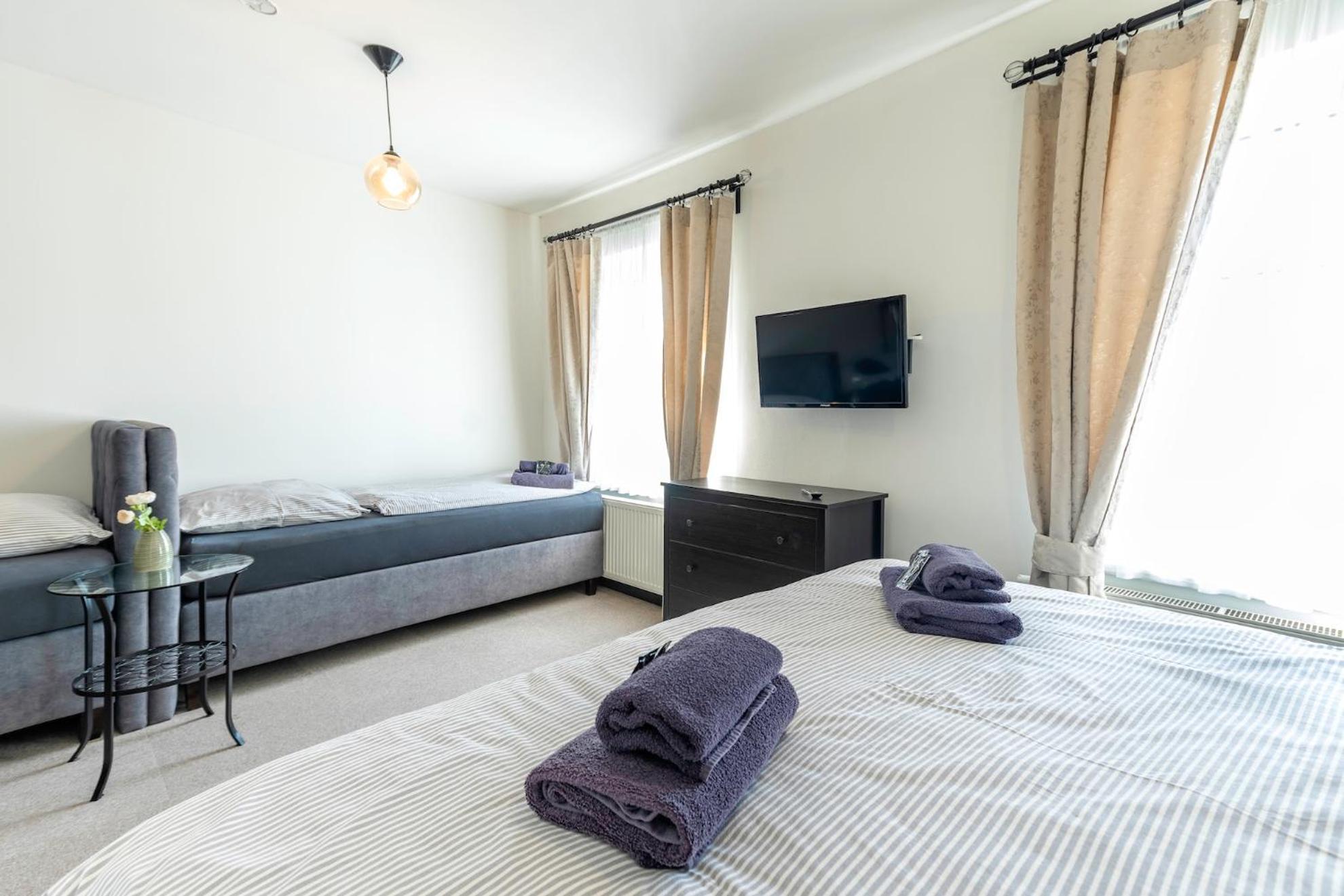 Restaurace Hotel Praha Nizbor Екстериор снимка