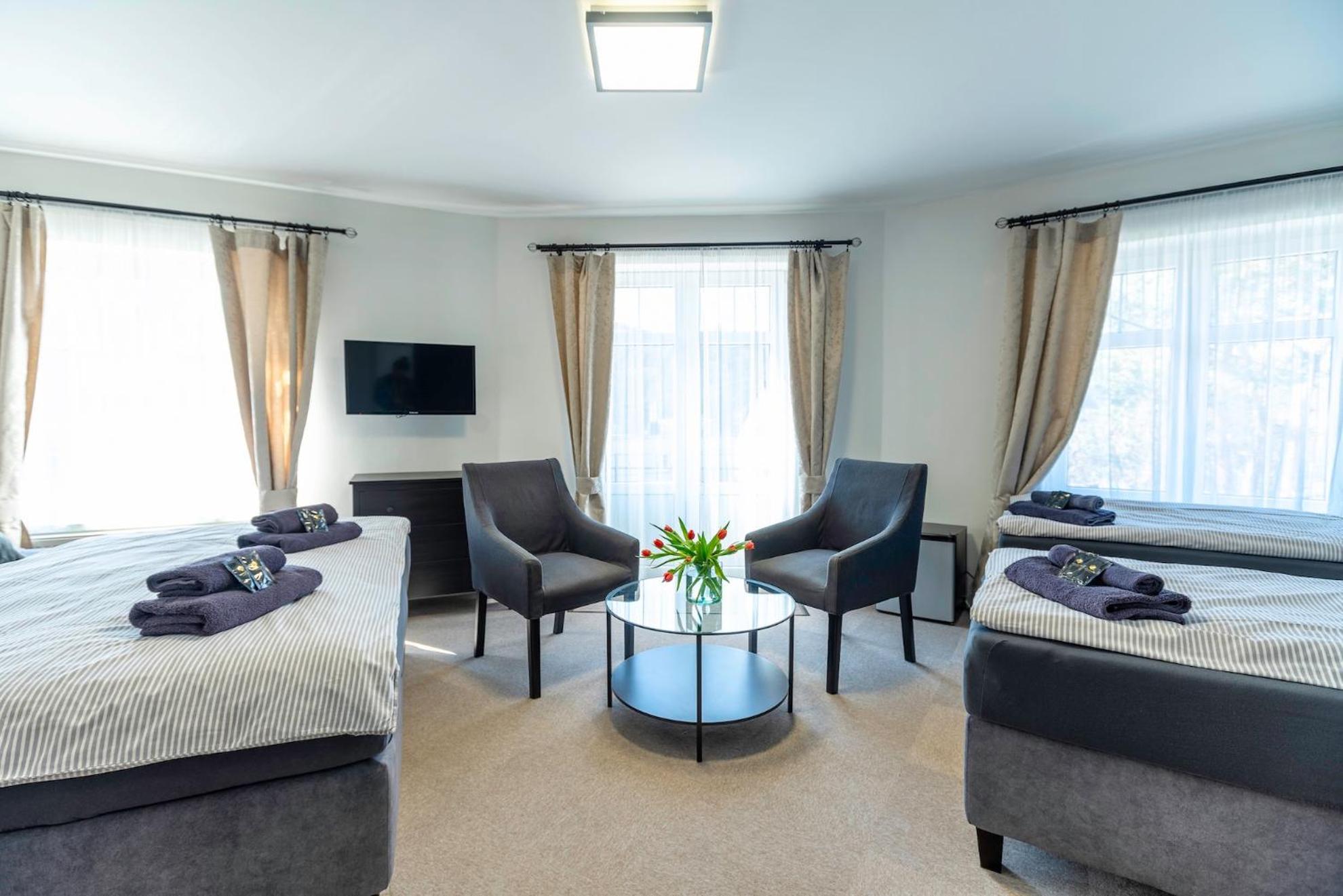 Restaurace Hotel Praha Nizbor Екстериор снимка
