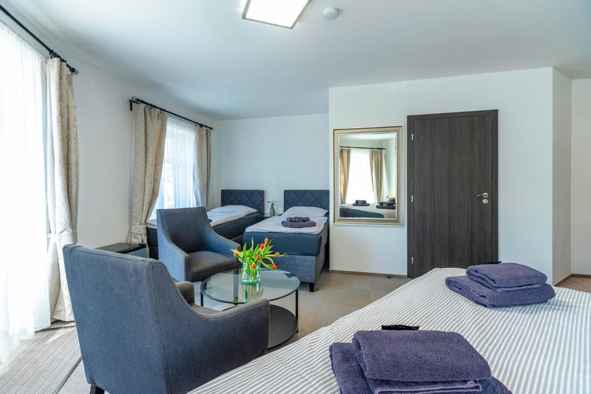 Restaurace Hotel Praha Nizbor Екстериор снимка
