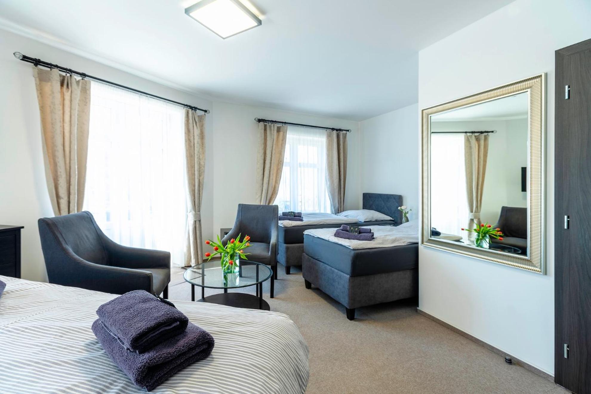 Restaurace Hotel Praha Nizbor Екстериор снимка