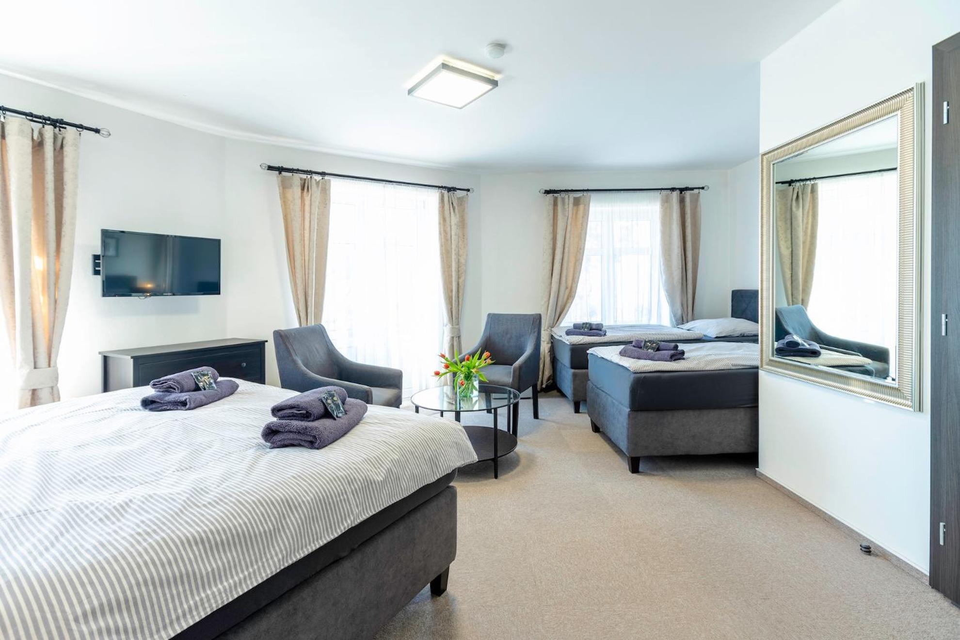 Restaurace Hotel Praha Nizbor Екстериор снимка