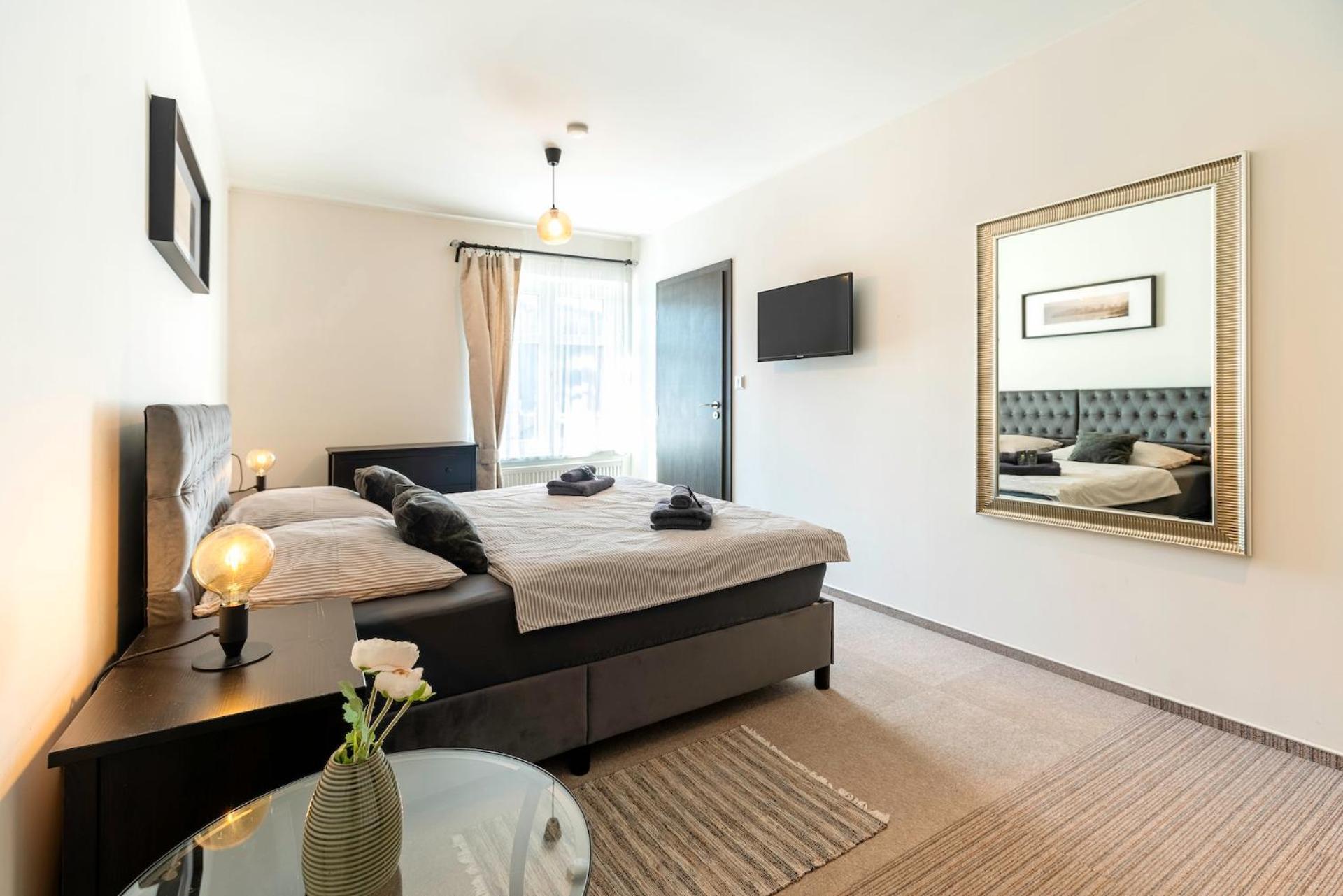 Restaurace Hotel Praha Nizbor Екстериор снимка