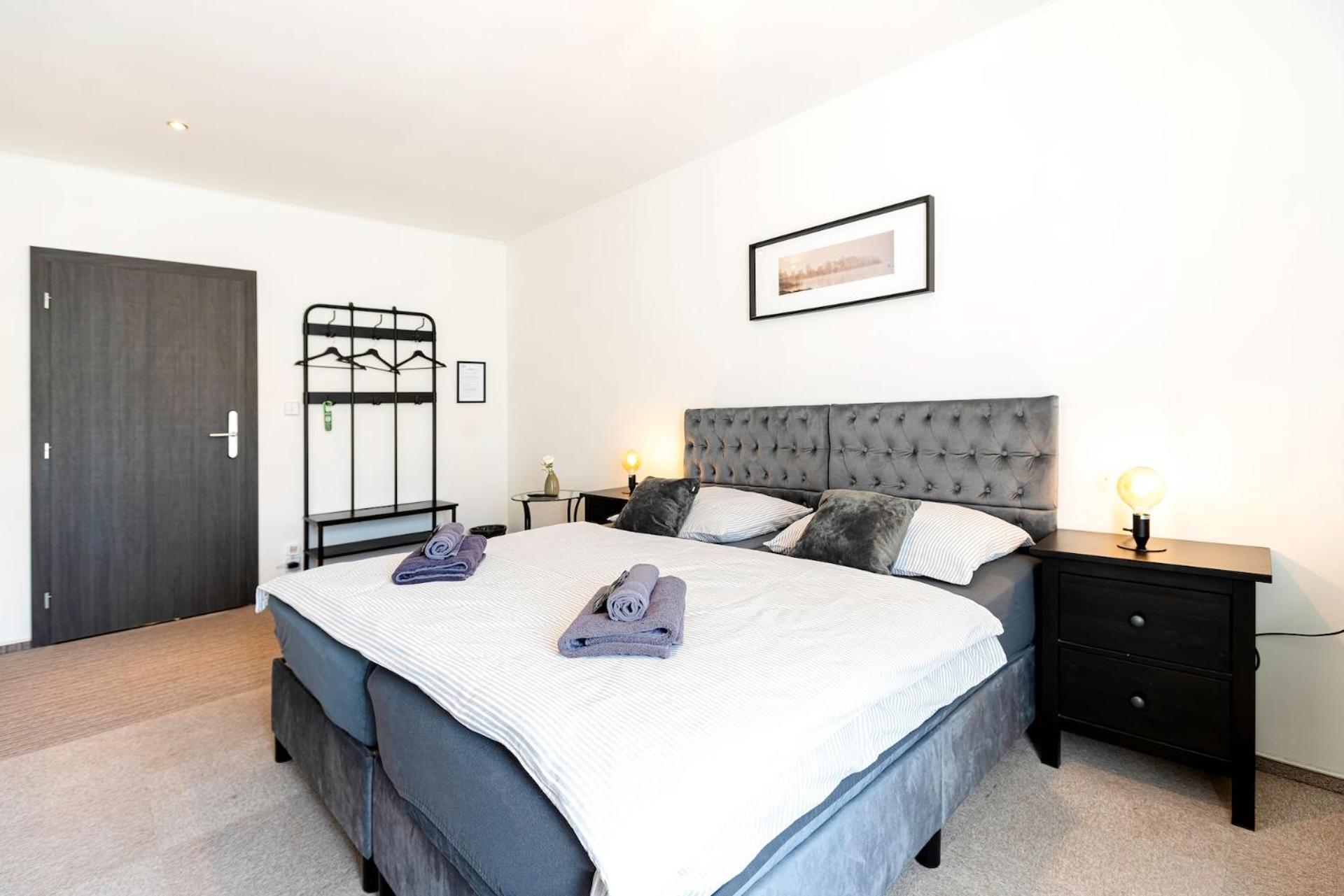 Restaurace Hotel Praha Nizbor Екстериор снимка