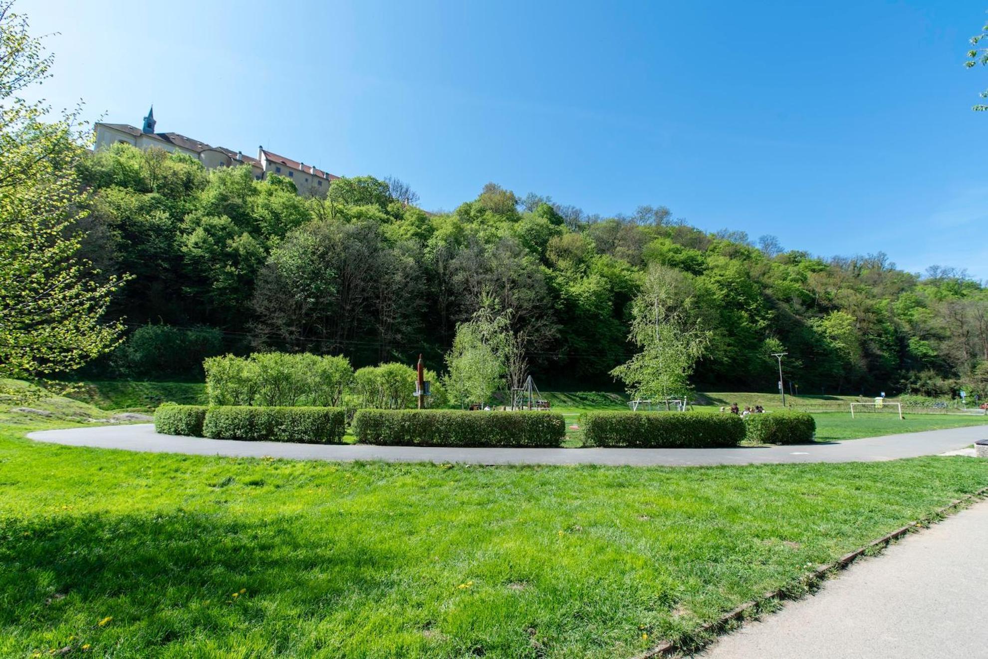 Restaurace Hotel Praha Nizbor Екстериор снимка